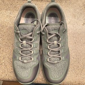 KEEN NWOT Hiking Shoes